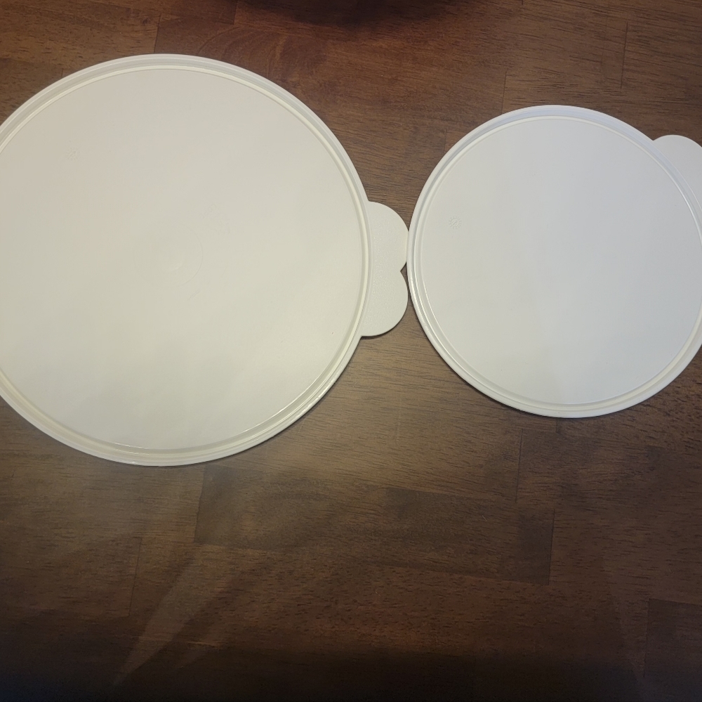 2 Tupperware Bowls - Picture 5 of 5